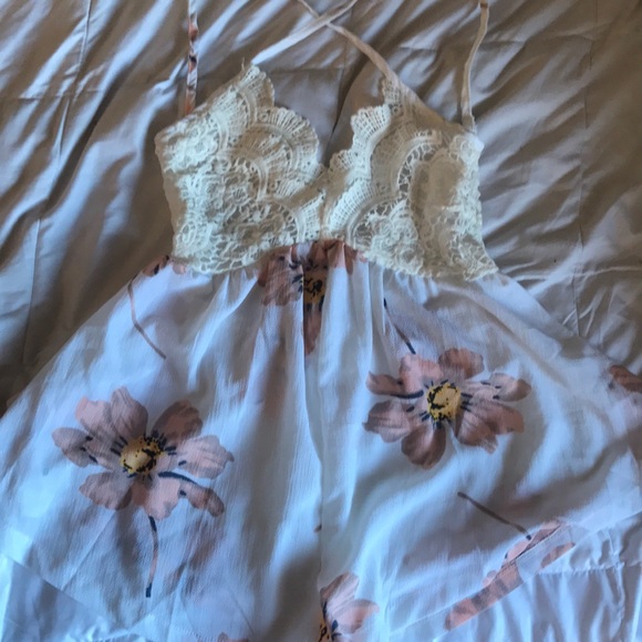 Open back floral romper - Picture 2 of 3